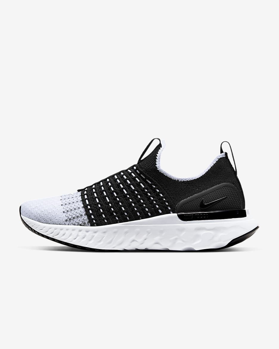 Nike Women s React Phantom Run Flyknit 2 Shoes Black White 9.5